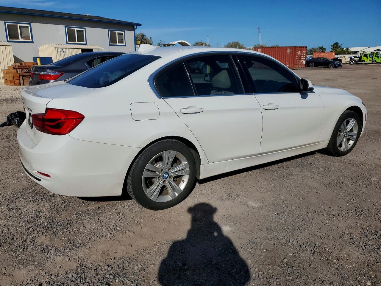 2017 BMW 330 I - Фото 3