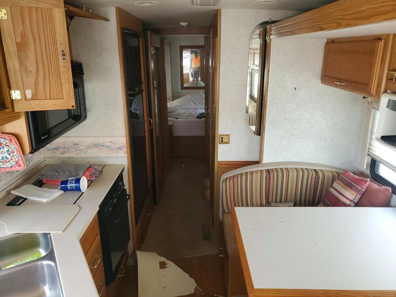 2000 Adventure Rv - Image 6