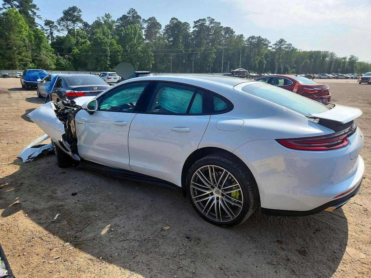 2019 Porsche Panamera 4 E-Hybrid - Фото 2