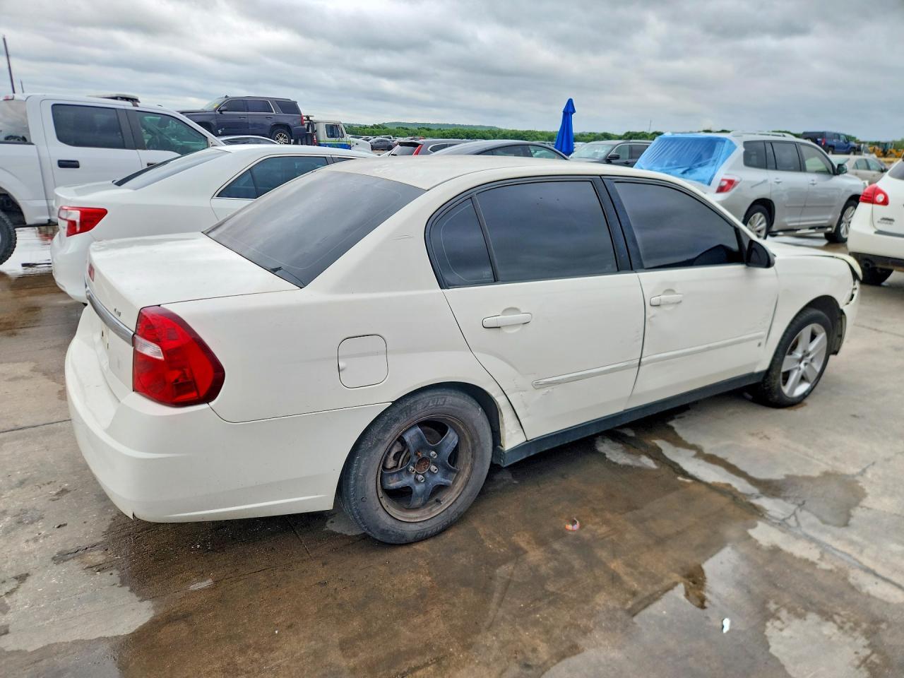 2008 Chevrolet Malibu Ls - Image 3