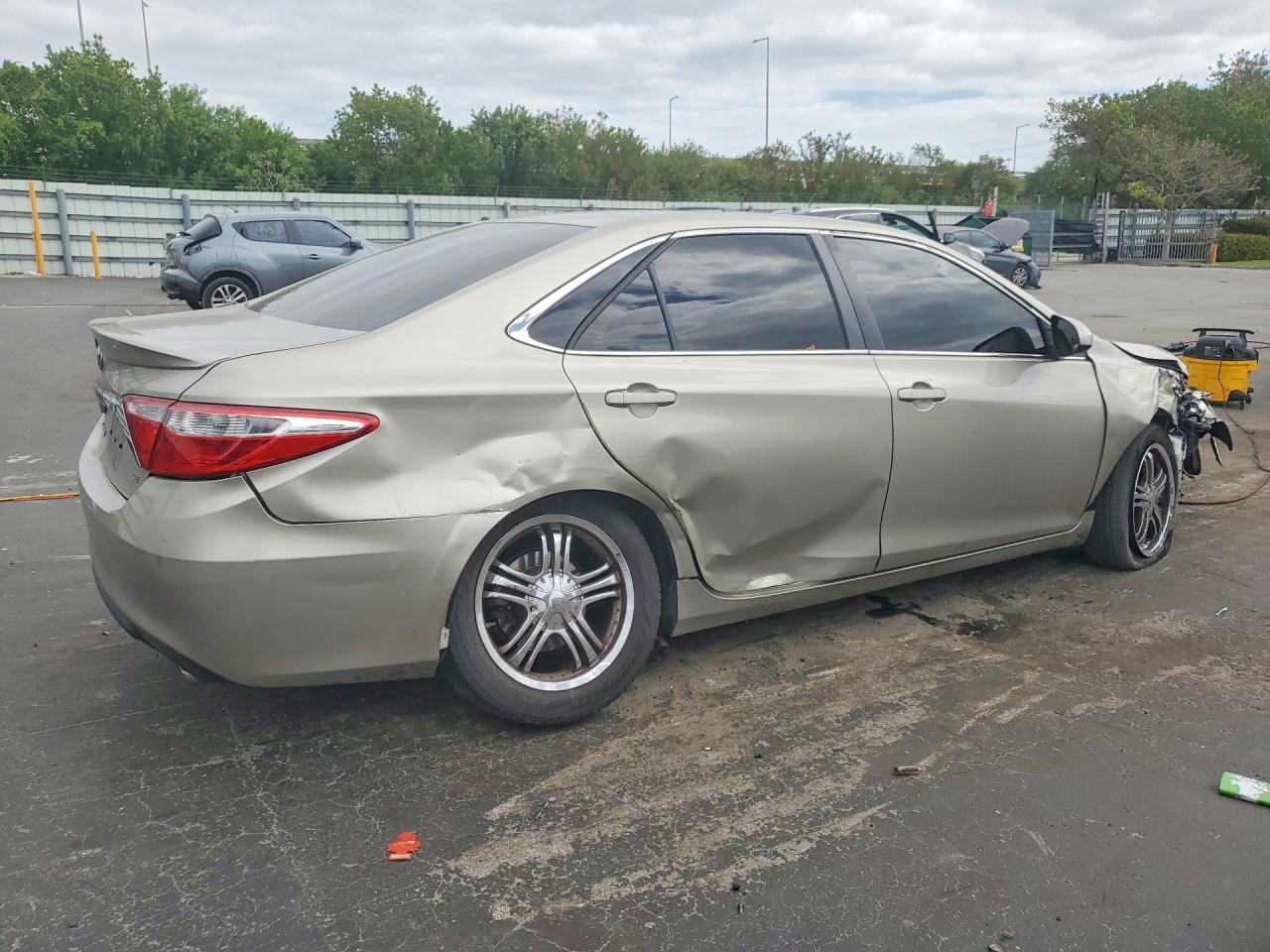 2016 Toyota Camry Se - Фото 3