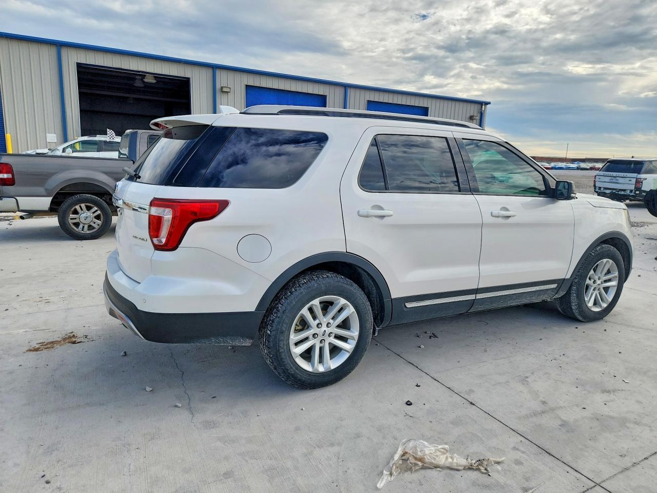 2016 Ford Explorer Xlt - Фото 3