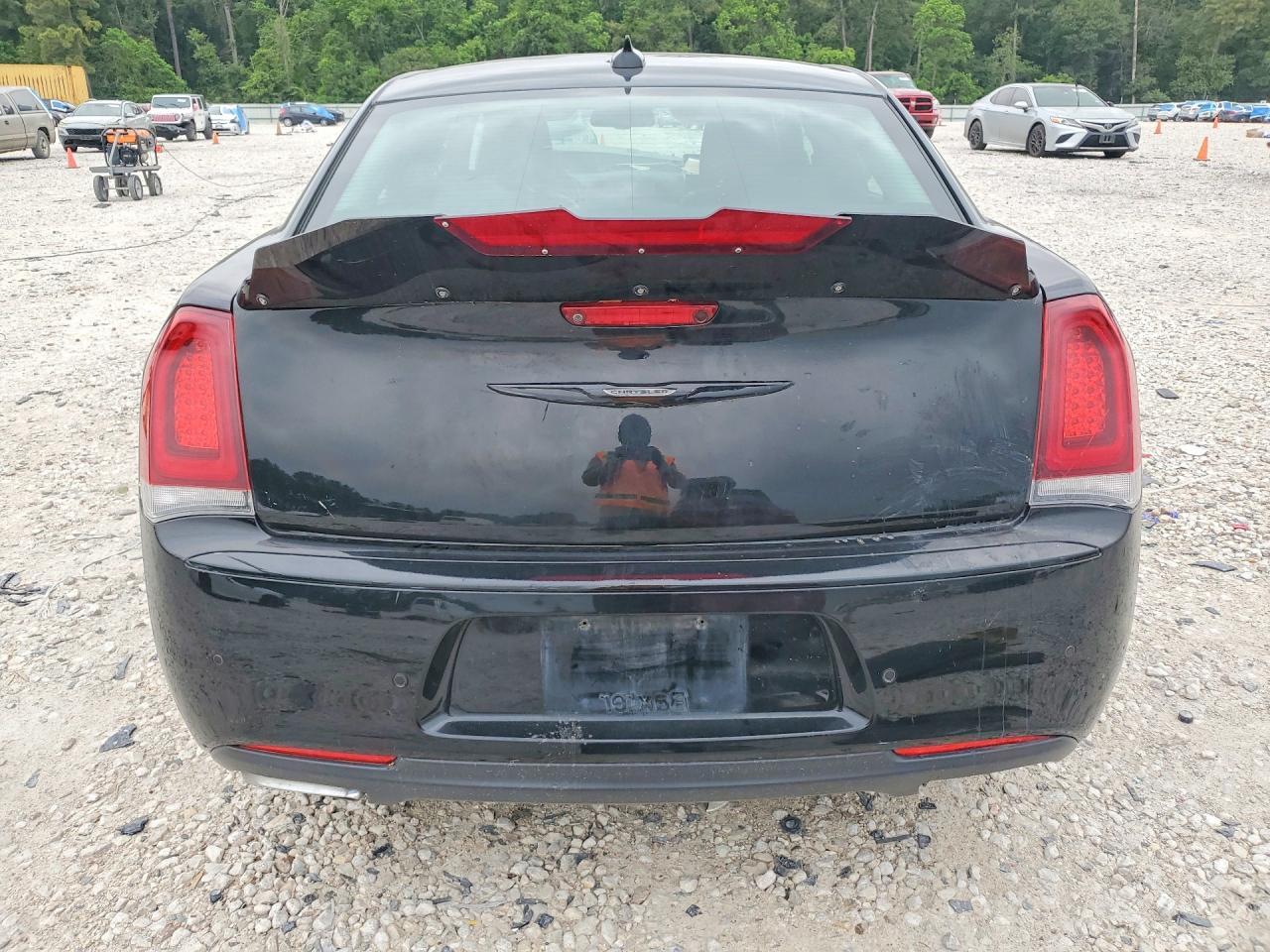 2015 Chrysler 300 Limited - Image 6