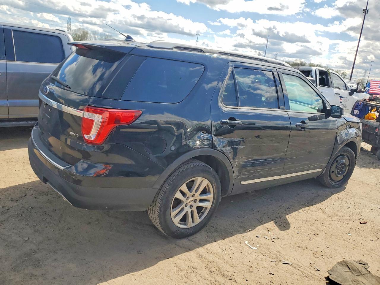 2018 Ford Explorer Xlt - Фото 3