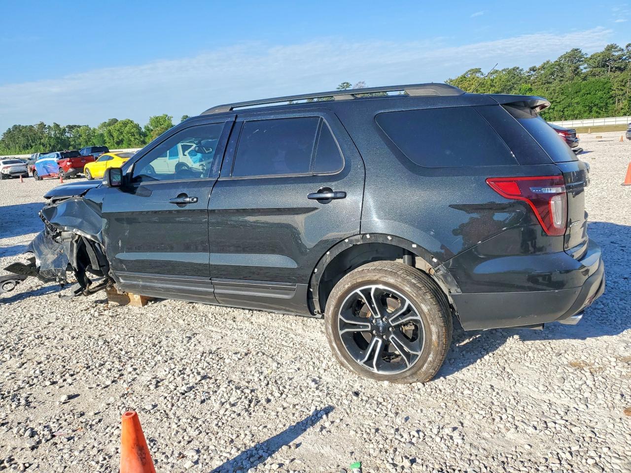 2015 Ford Explorer Sport - Image 2