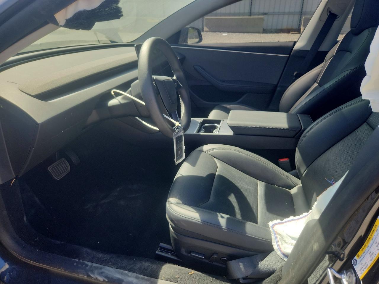 2025 Tesla Model 3 - Фото 7
