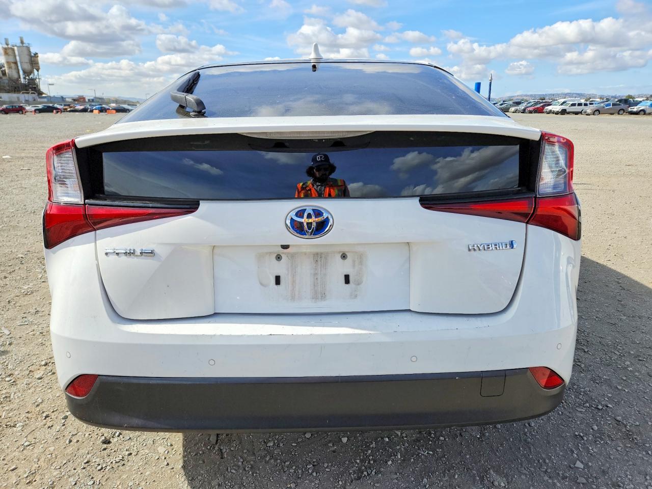 2021 Toyota Prius Le - Image 6