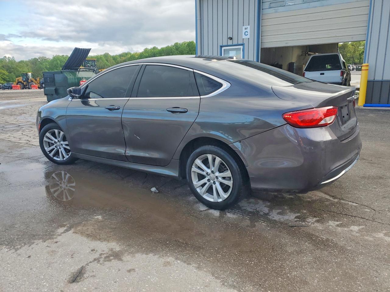 2015 Chrysler 200 Limited - Фото 2