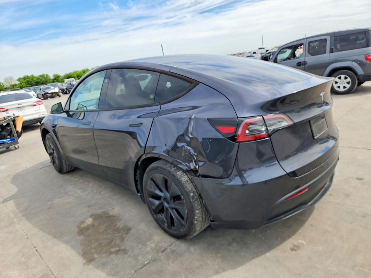 2025 Tesla Model Y - Image 2