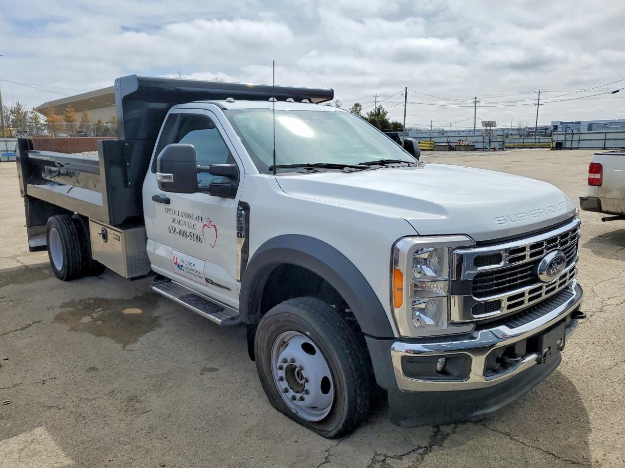 2023 Ford F550 Super Duty Dump Truck - Image 4