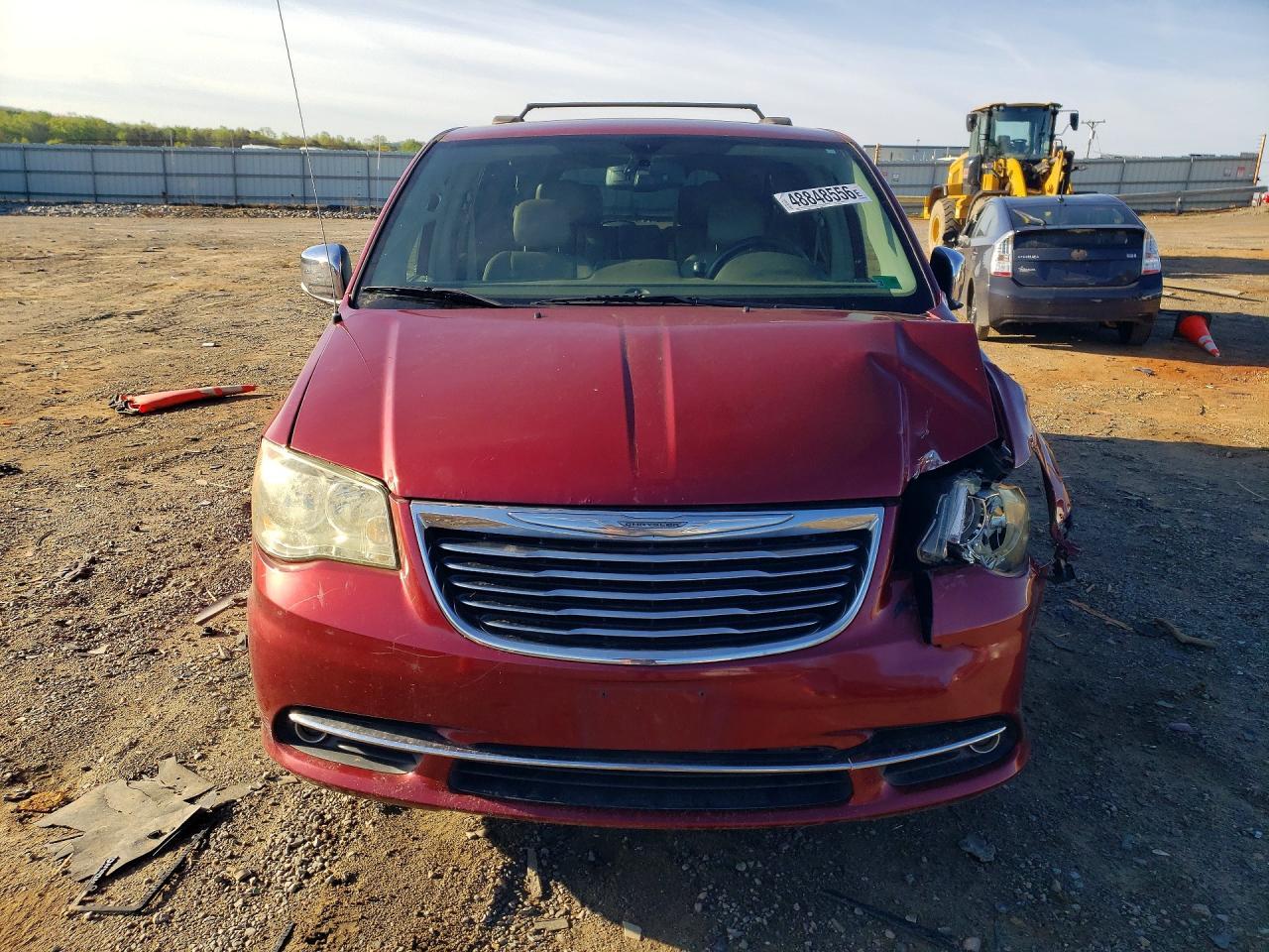 2014 Chrysler Town & Country Touring L - Image 5