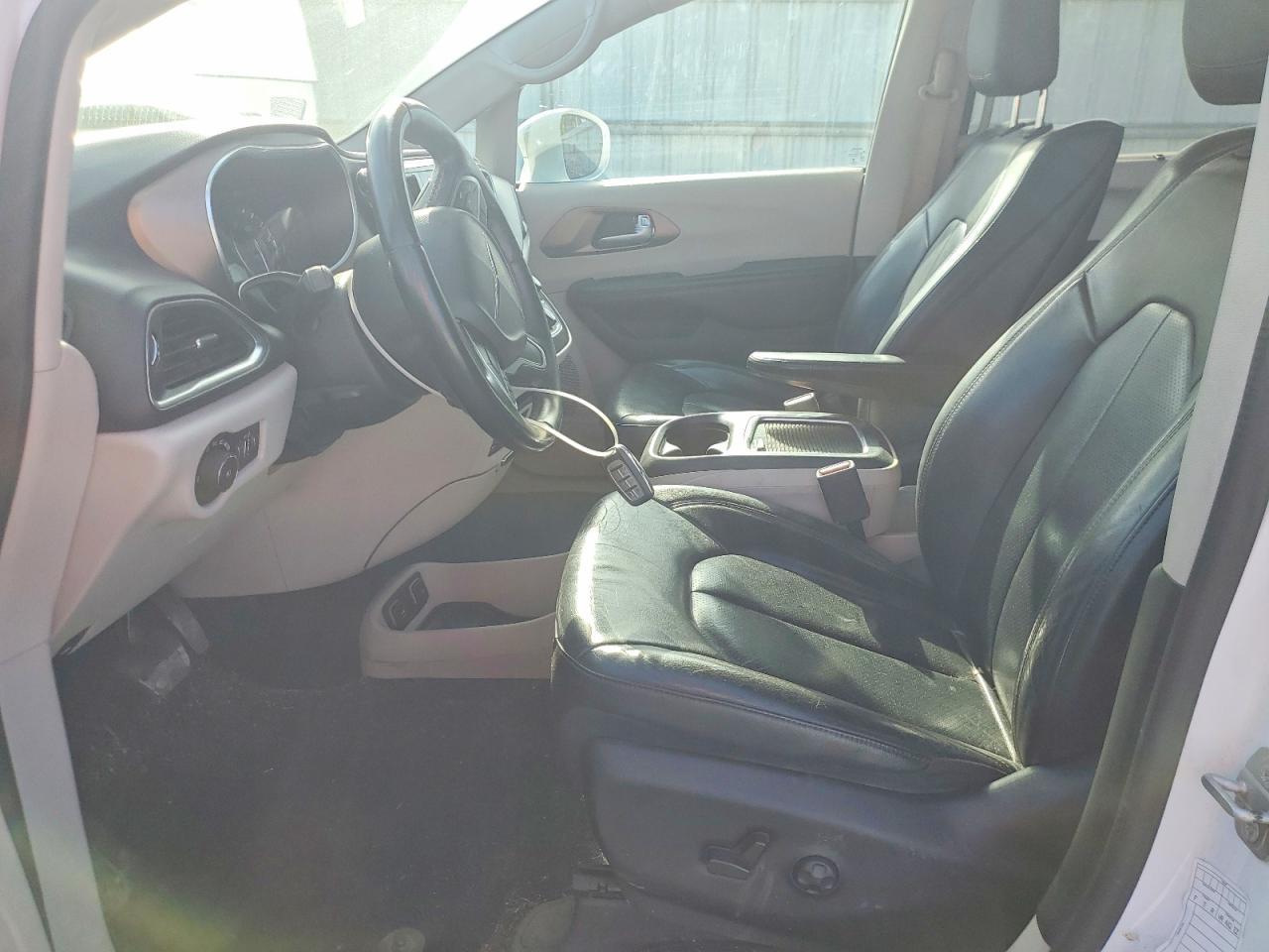 2018 Chrysler Pacifica Touring L Plus - Фото 7