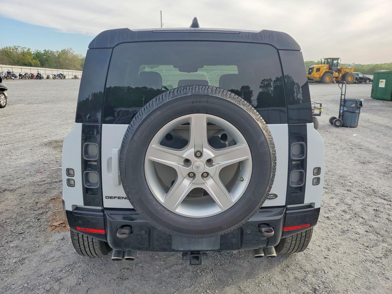 2022 Land Rover Defender 90 - Image 6