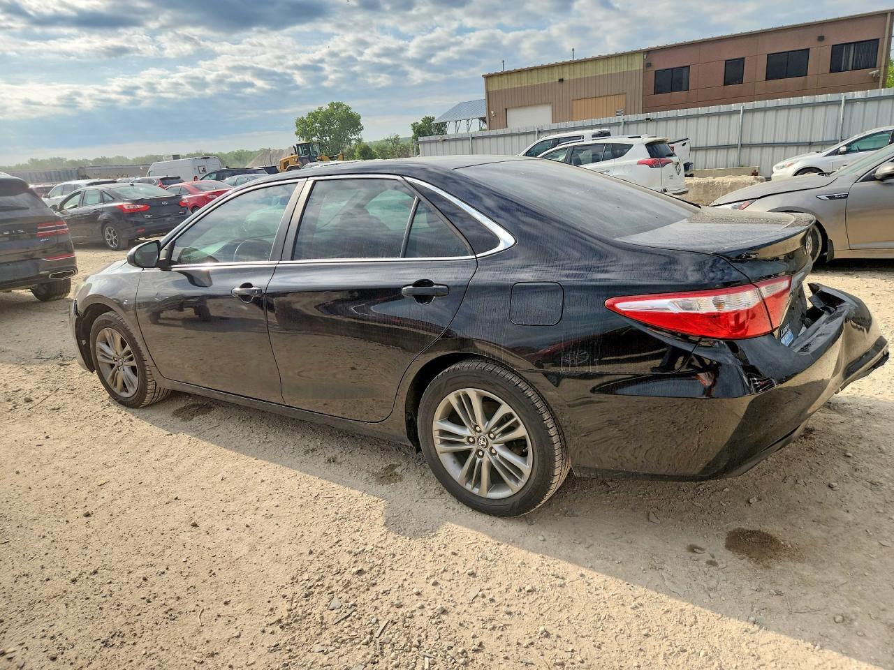 2017 Toyota Camry Se - Фото 2