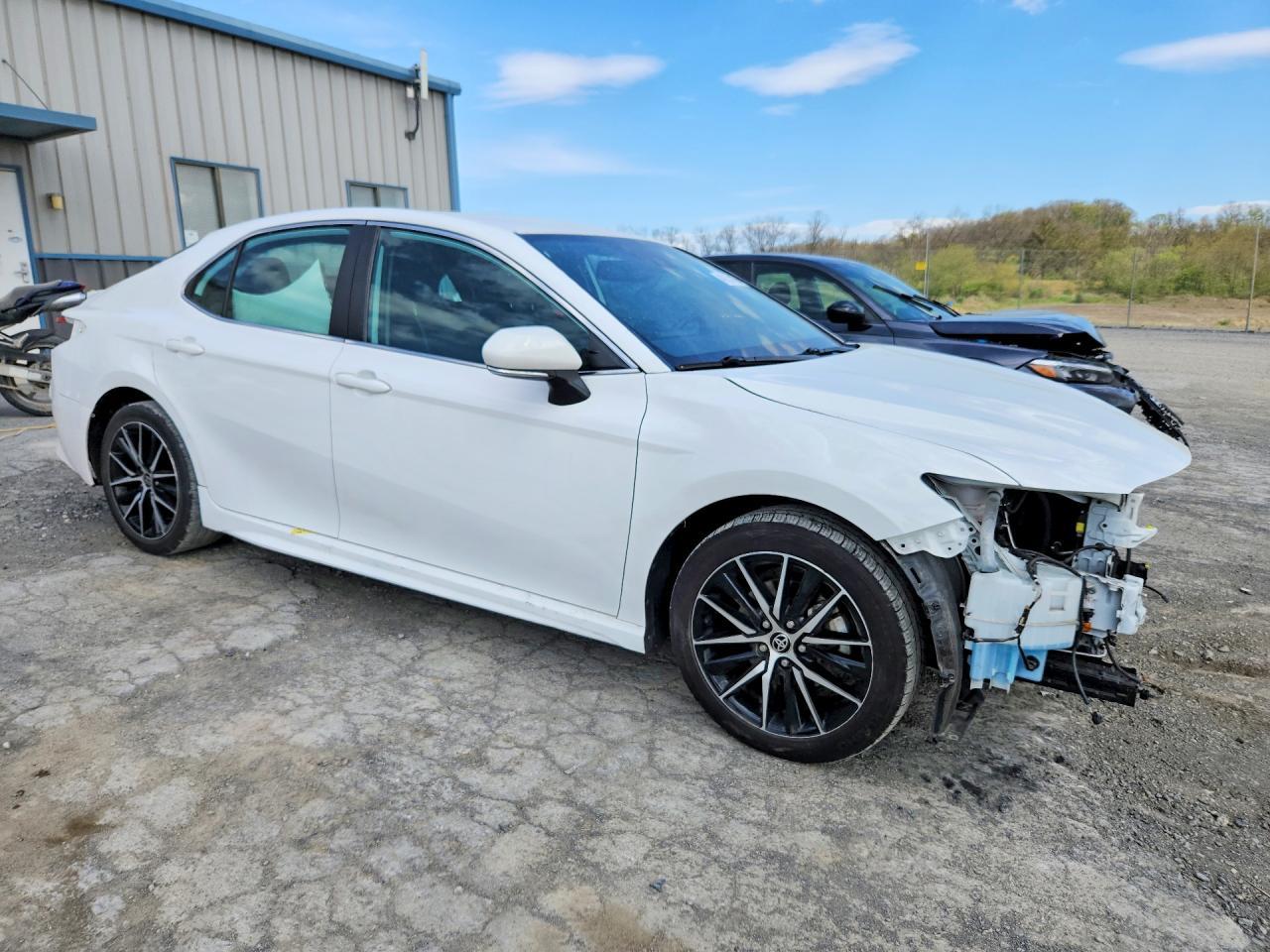 2022 Toyota Camry Se - Фото 4