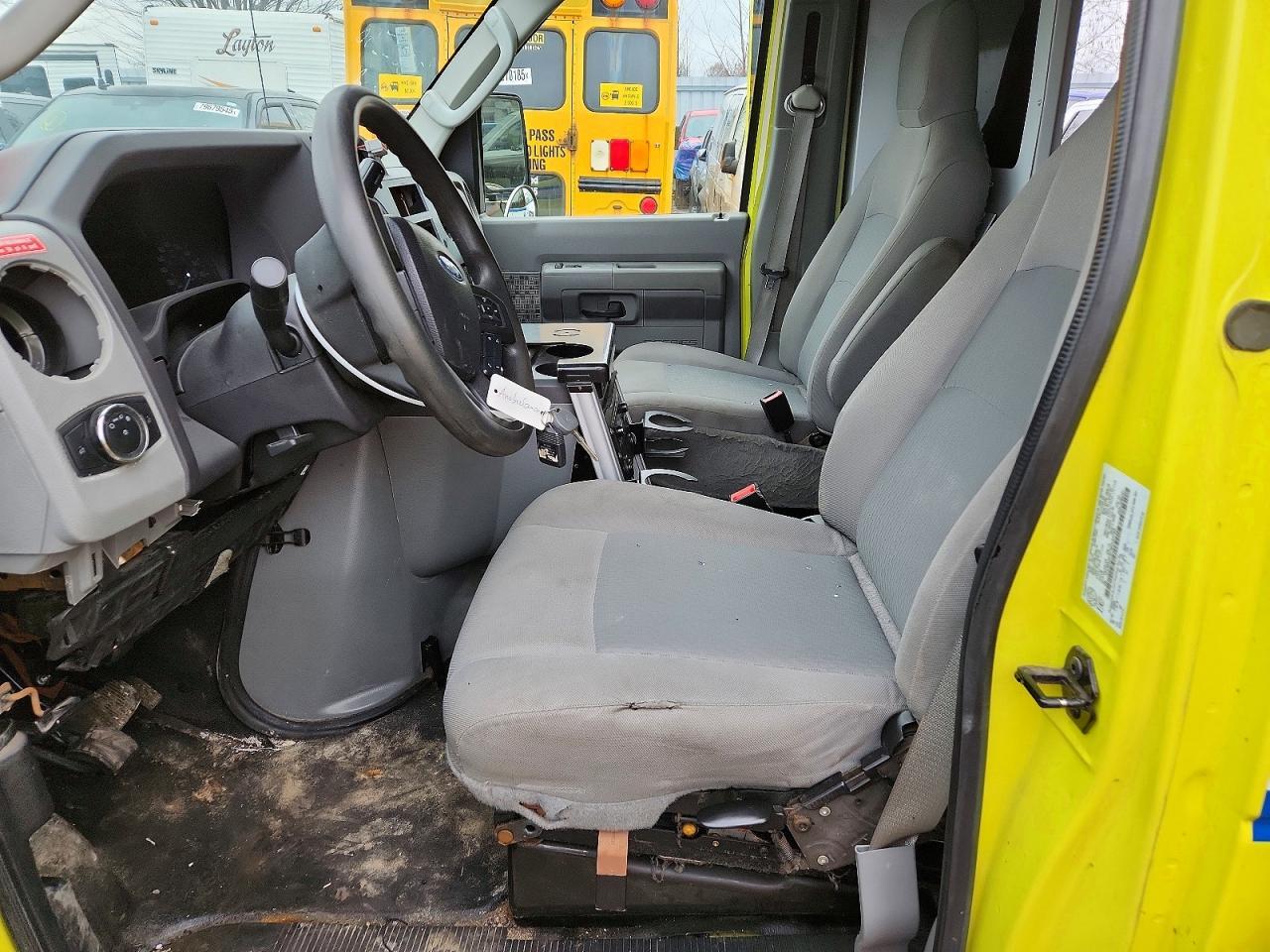 2022 Ford Econoline E350 Super Duty Cutaway Van - Фото 7