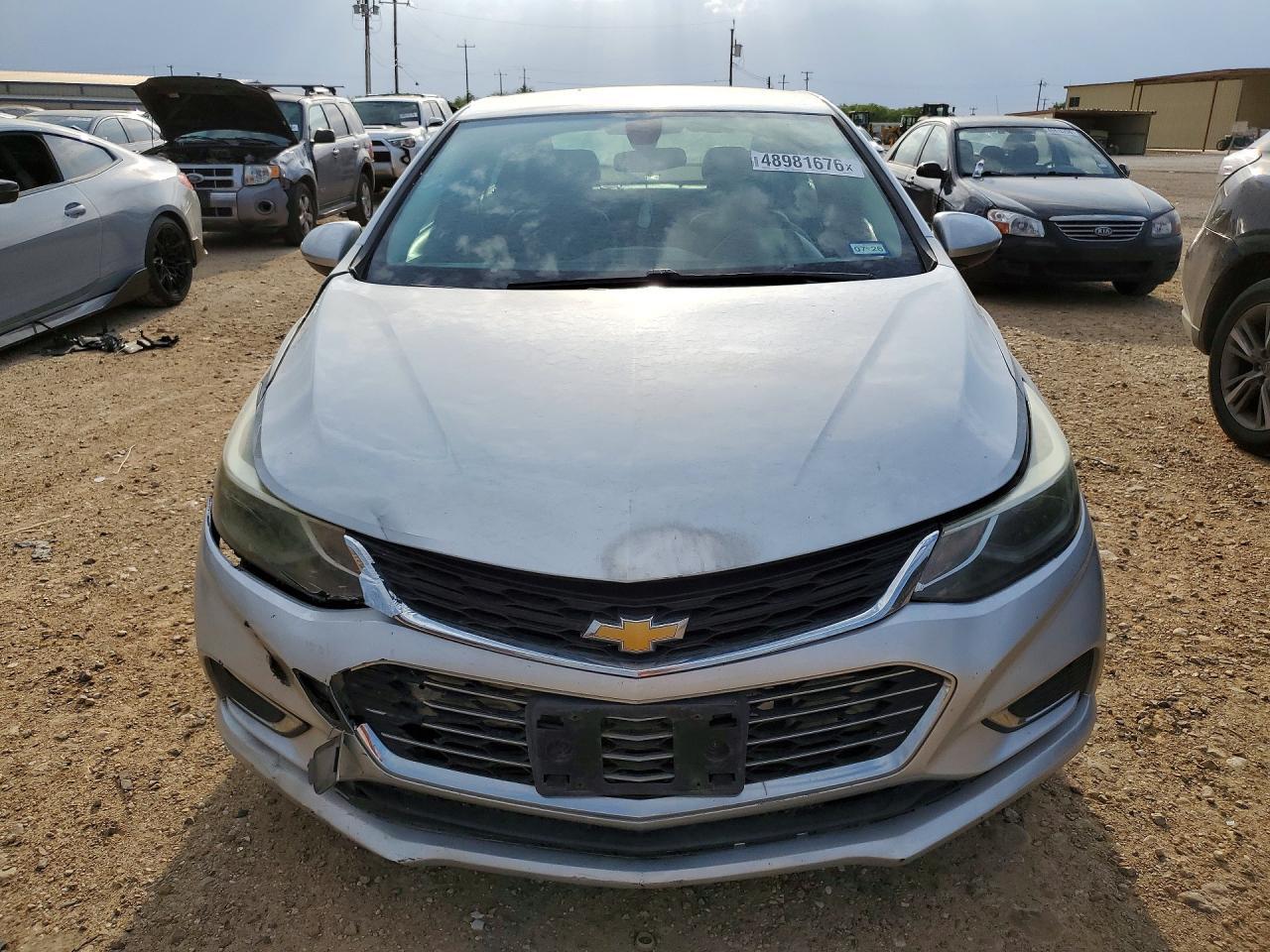 2017 Chev Cruze - Image 5