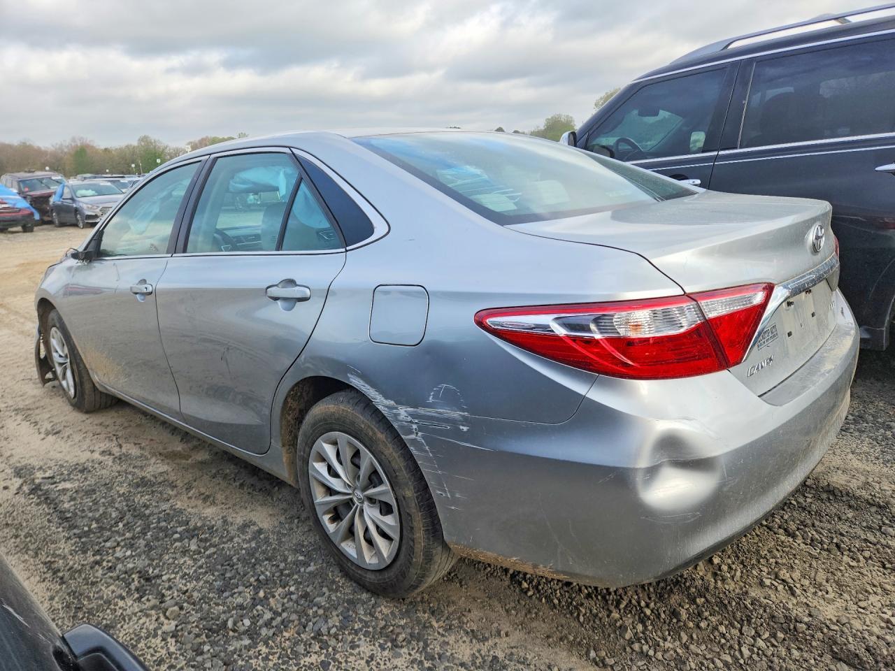 2015 Toyota Camry Le - Фото 2