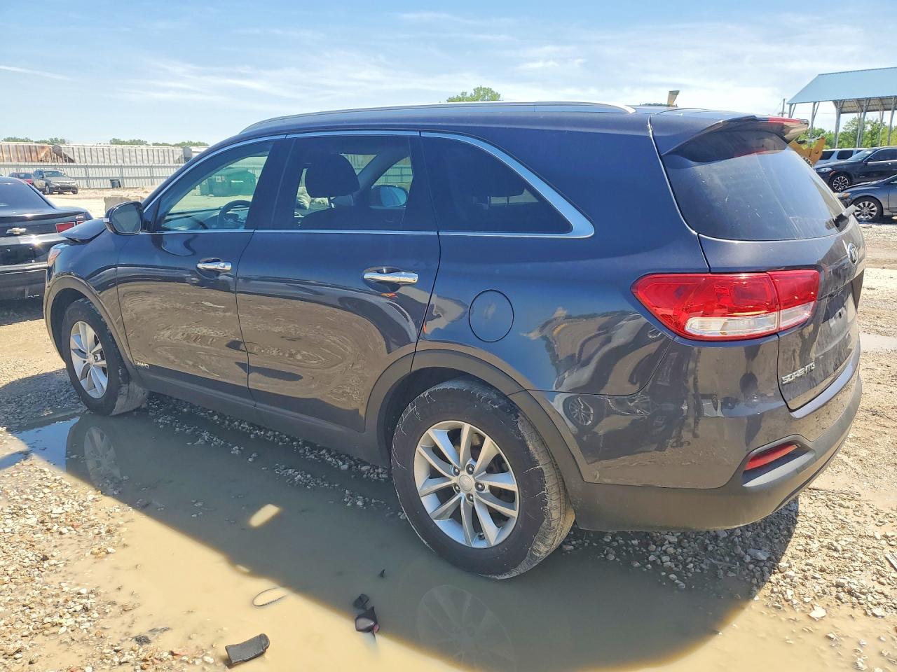 2018 Kia Sorento Lx - Image 2