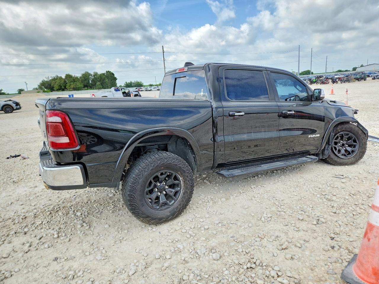 2019 Dodge 1500 Laramie - Image 3