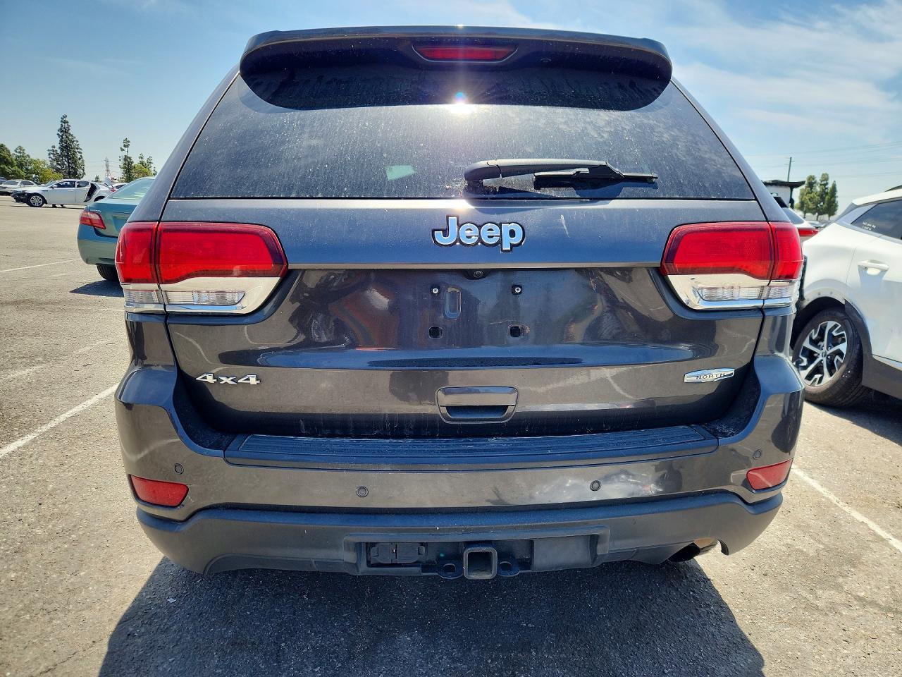 2020 Jeep Grand Cherokee Laredo - Image 6