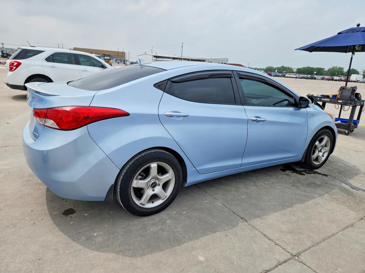 2013 Hyundai Elantra Limited - Image 3