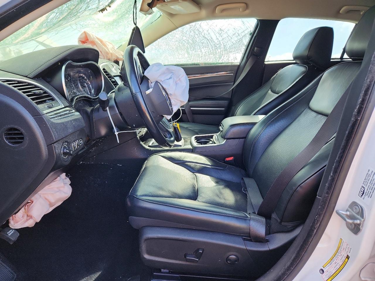 2022 Chrysler 300 Touring L - Image 7