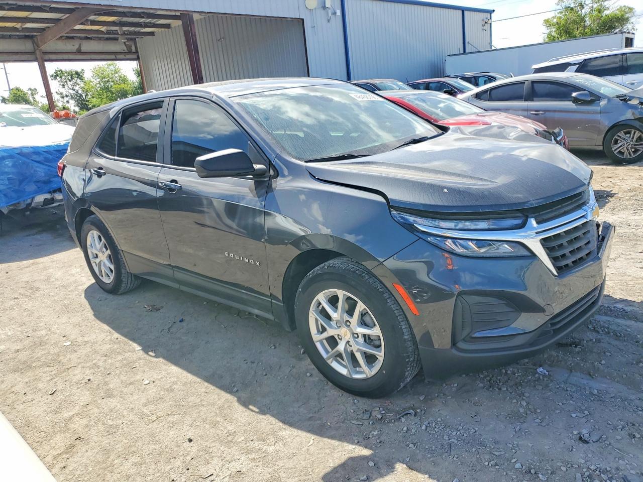 2022 Chevrolet Equinox Ls - Image 4