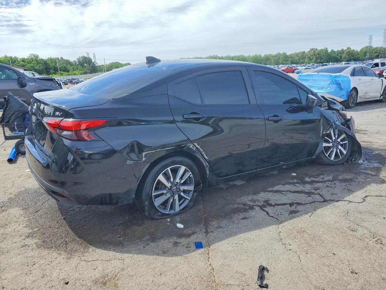 2020 Nissan Versa Sv - Image 3