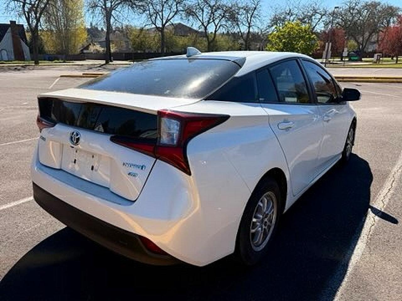 2020 Toyota Prius L Eco - Фото 4