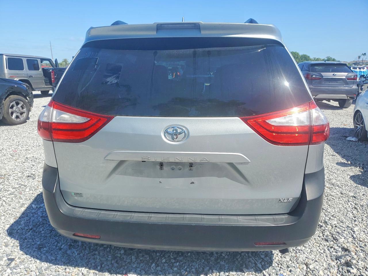 2019 Toyota Sienna Xle 8-Passenger - Фото 6