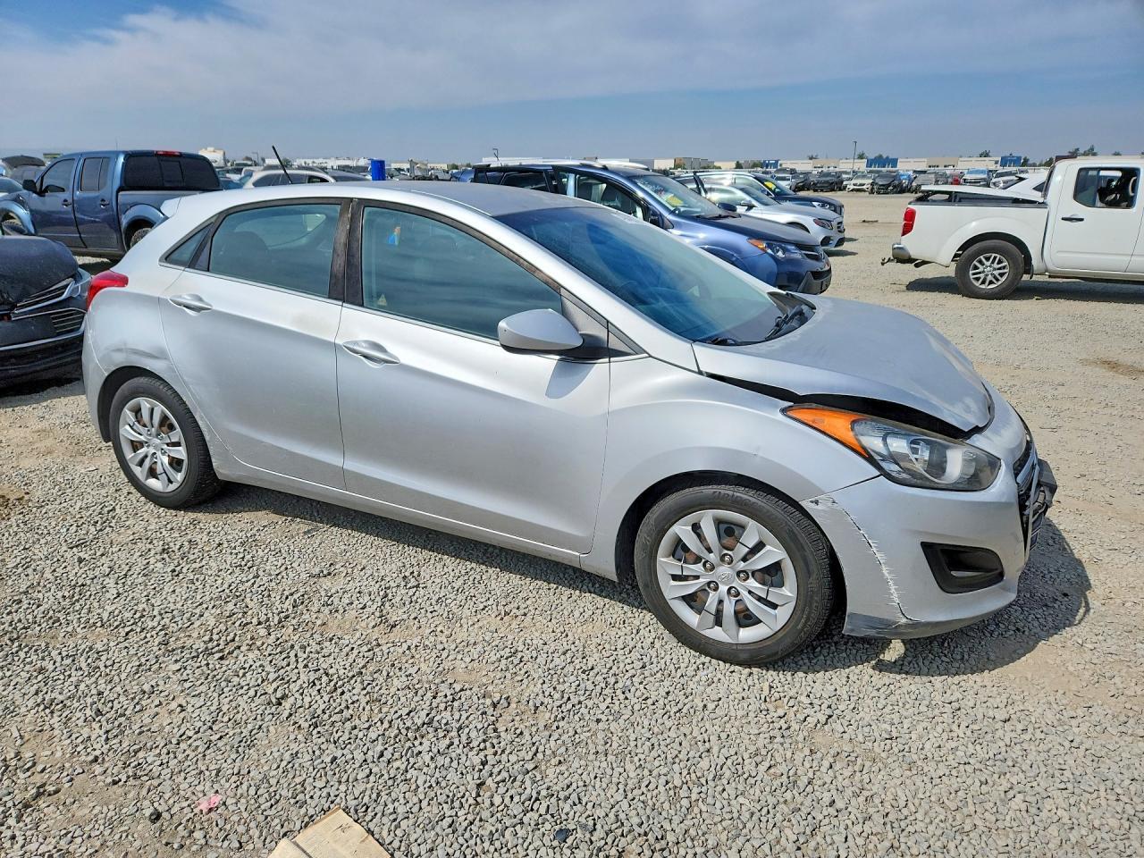 2017 Hyundai Elantra Gt Base - Image 4