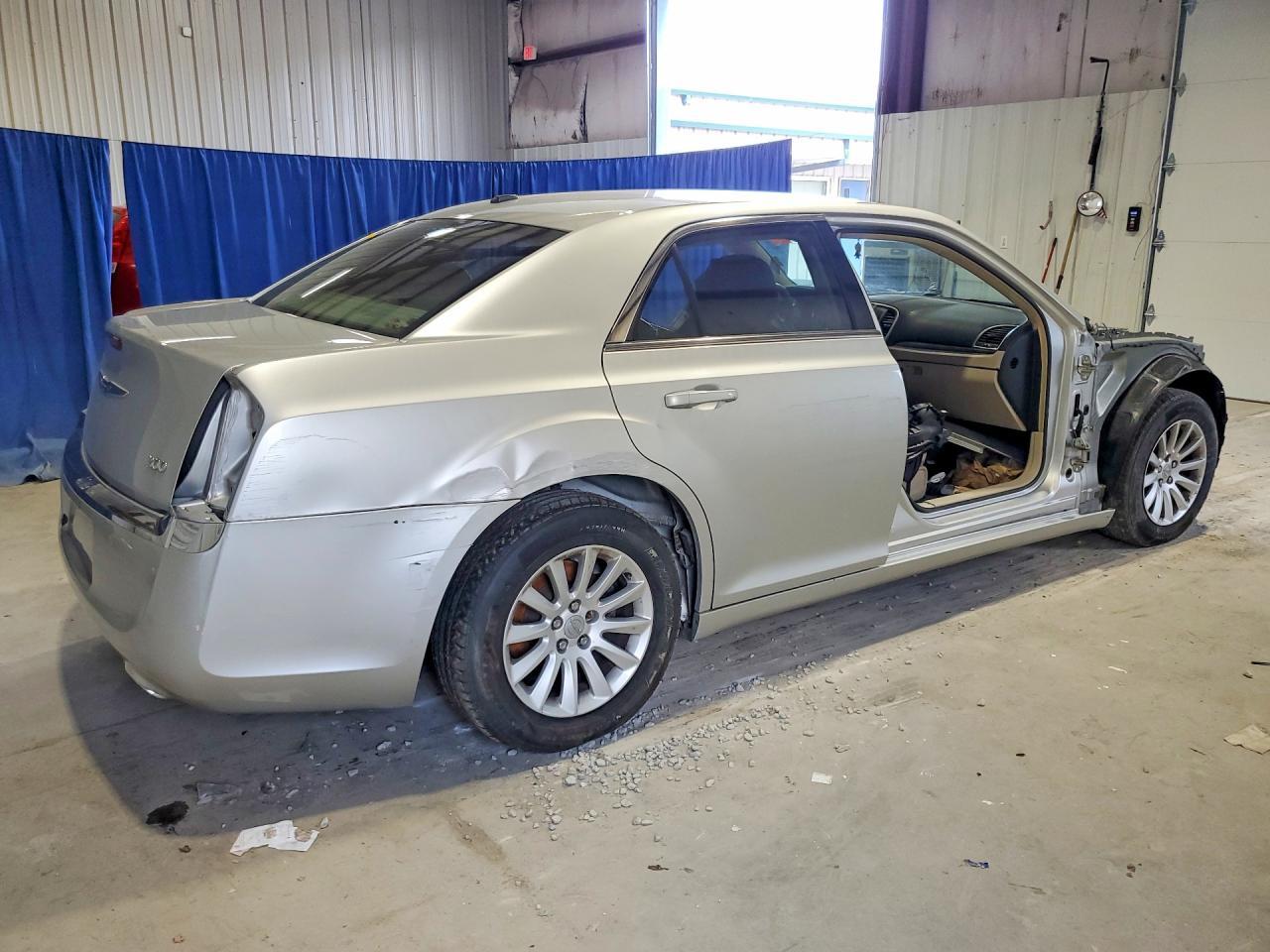 2012 Chrysler 300 - Фото 3