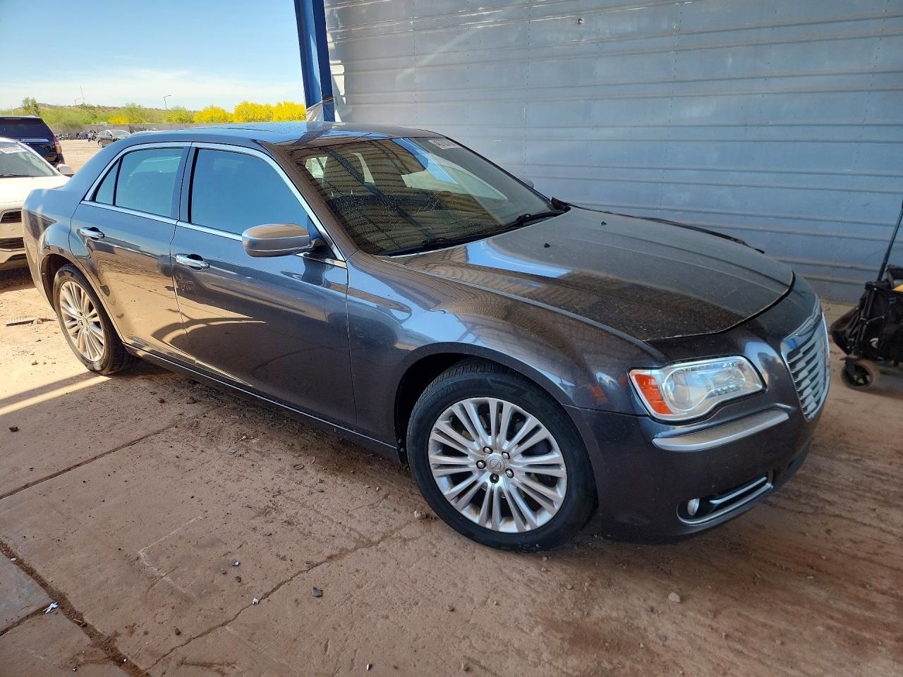 2013 Chrysler 300C Varvatos - Image 4