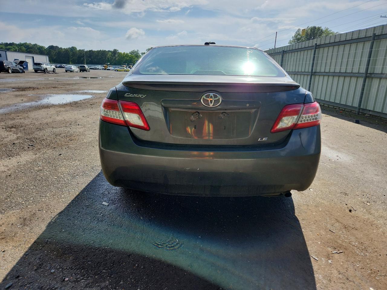 2011 Toyota Camry Le - Image 6