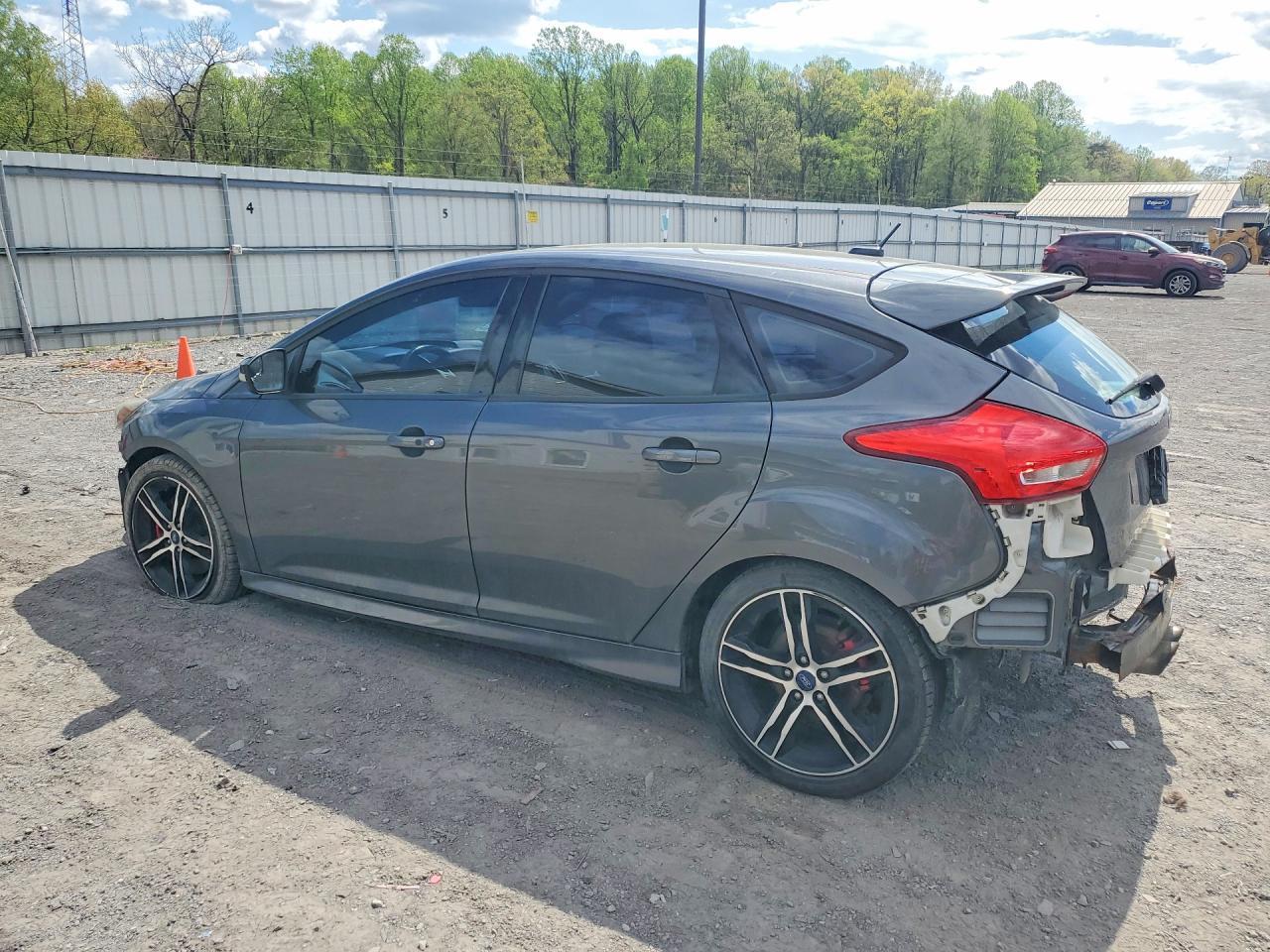 2016 Ford Focus St - Image 2