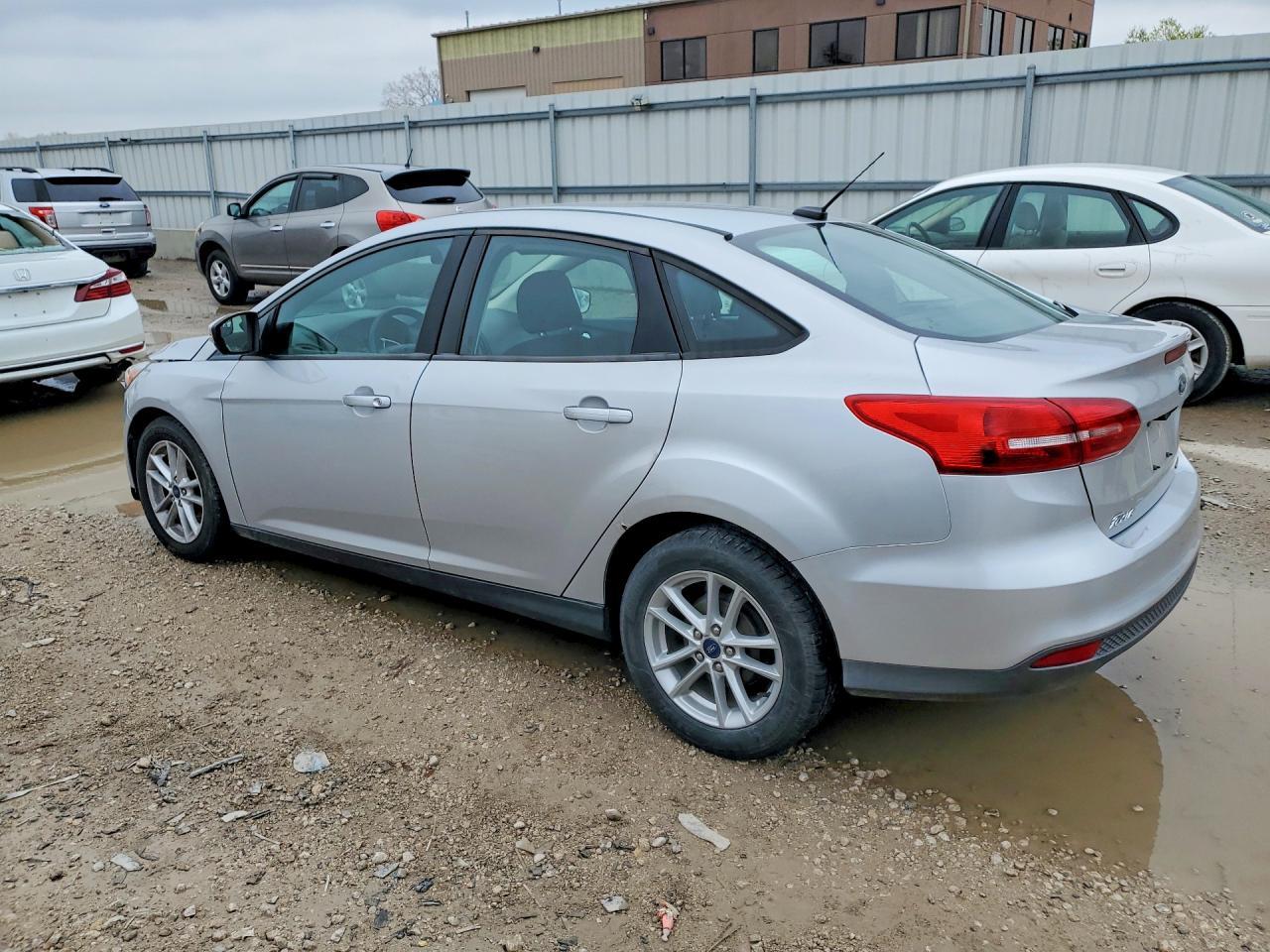2016 Ford Focus Se - Image 2