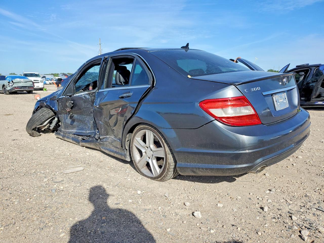 2010 Mercedes-Benz C 300 - Фото 2