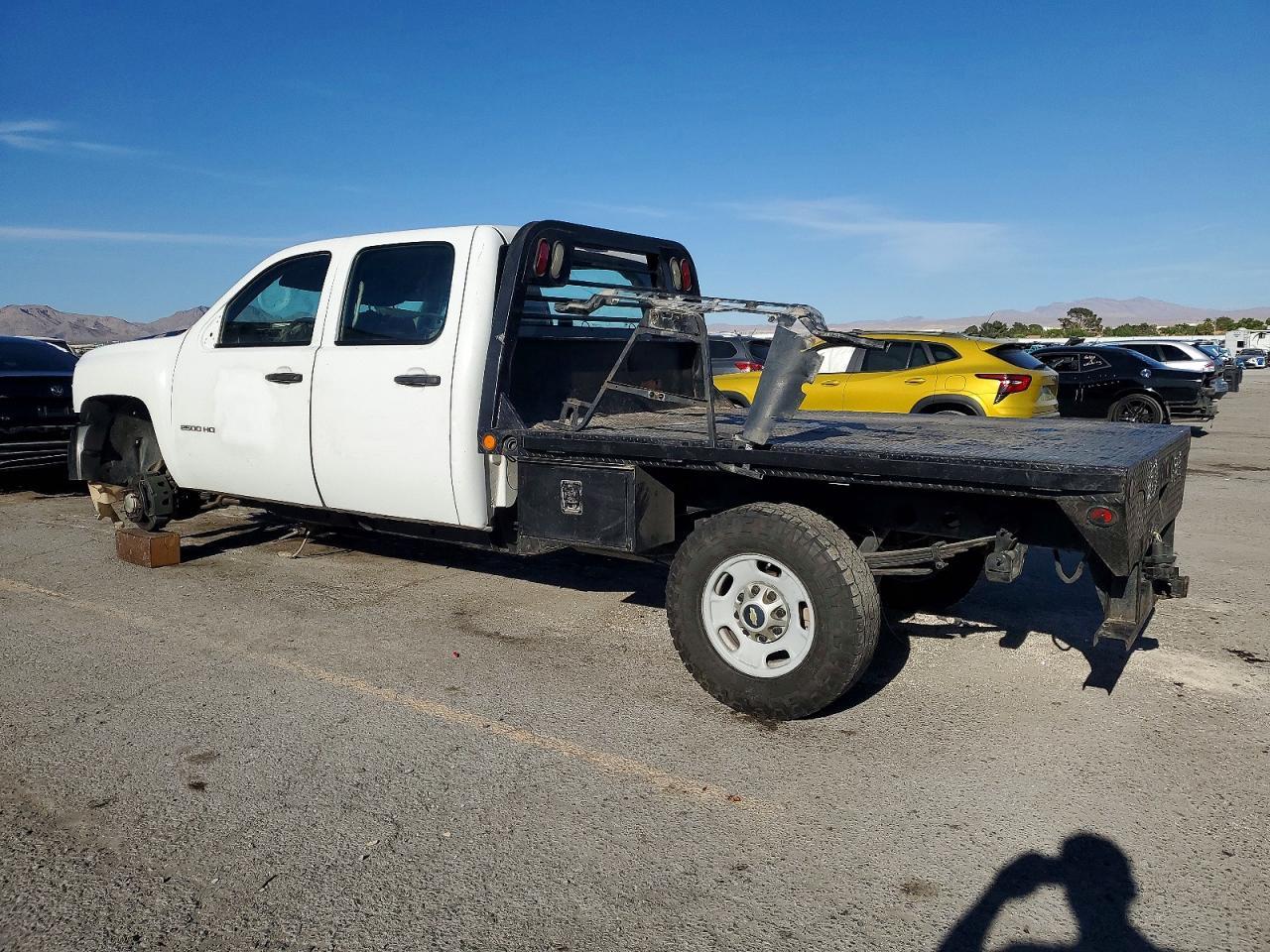 2014 Chevrolet Silverado Flatbed Truck - Фото 3