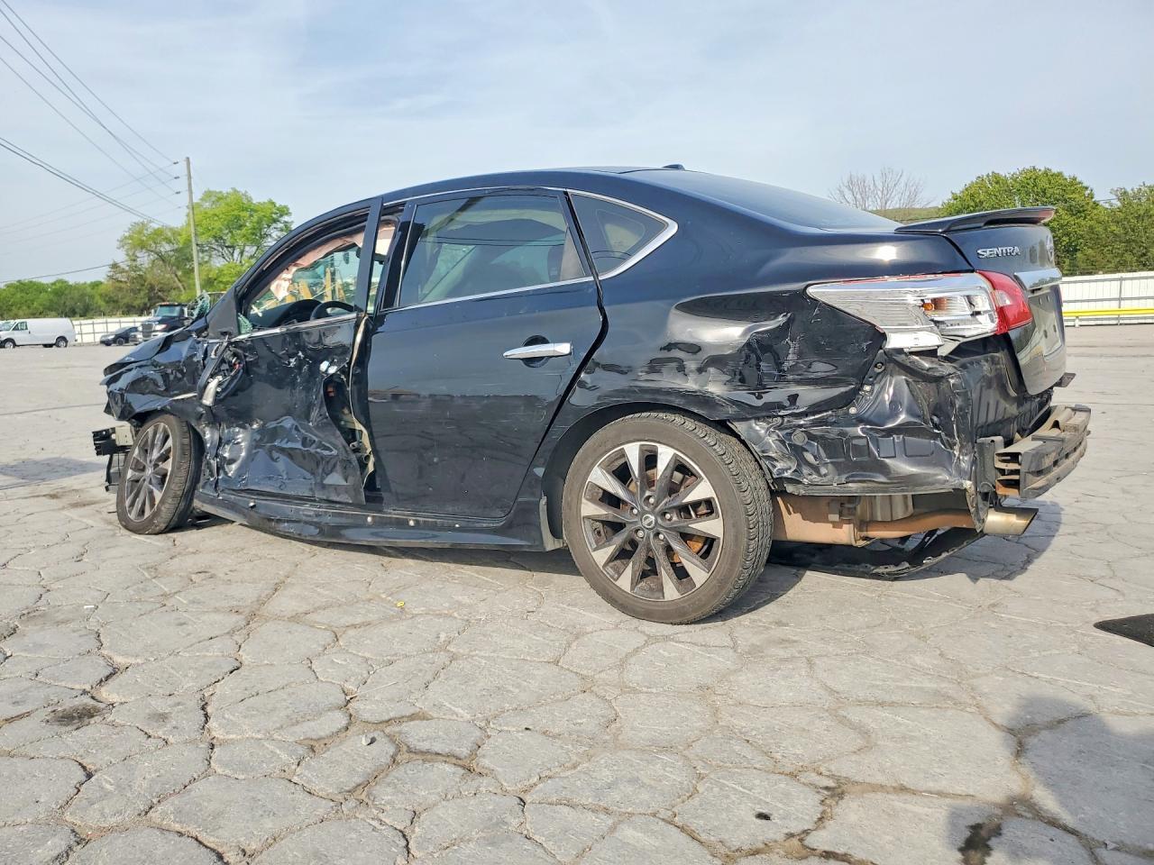 2017 Nissan Sentra Sr - Фото 2