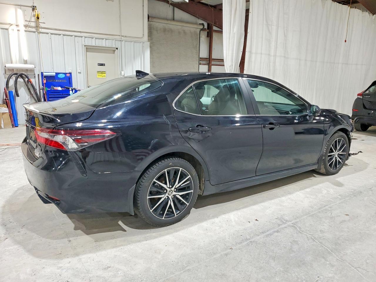 2024 Toyota Camry Hybrid Se - Image 3