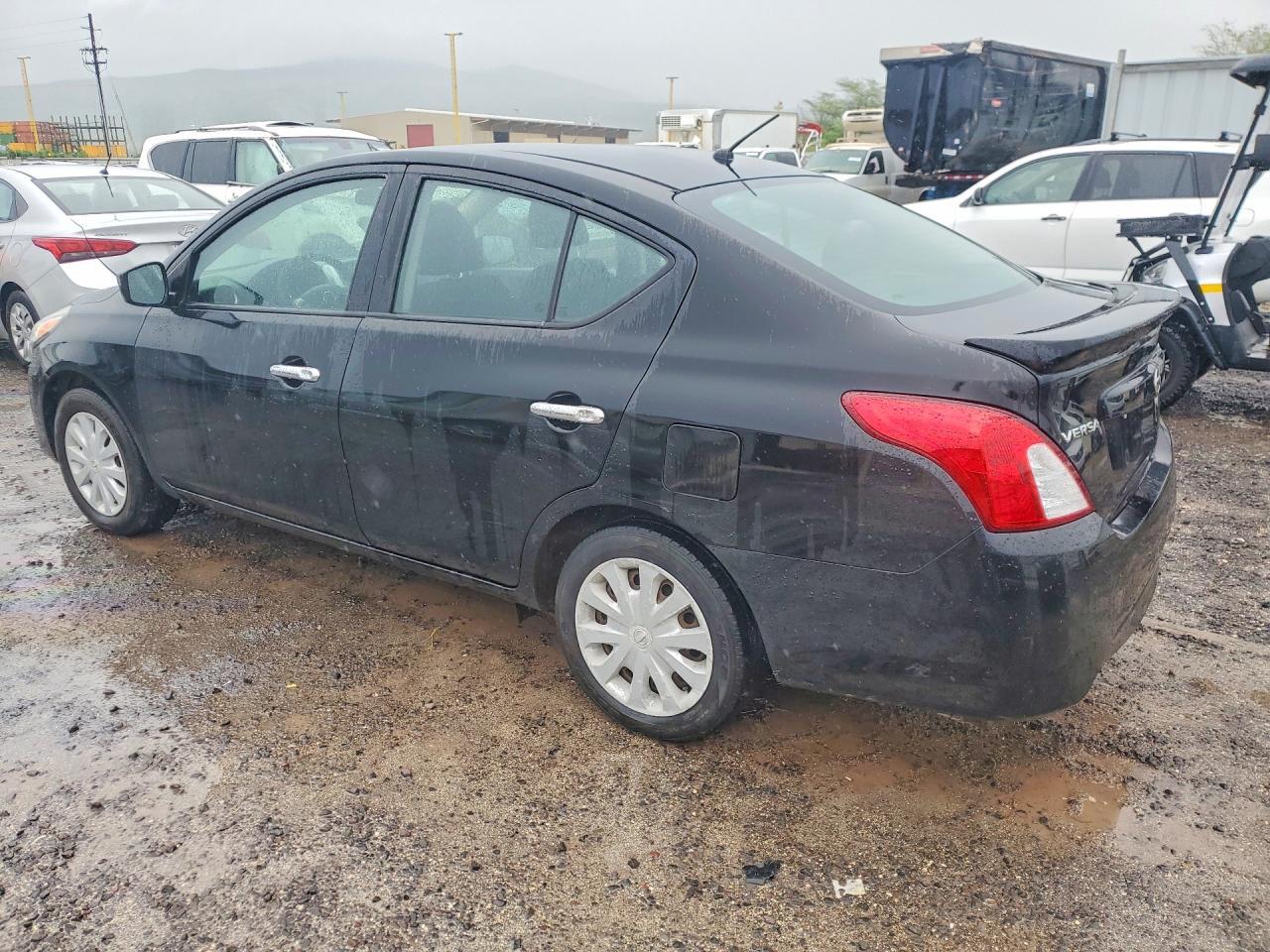 2018 Nissan Versa Sv - Image 2
