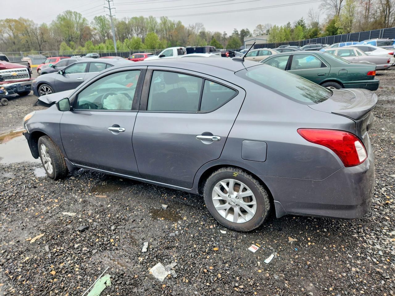 2019 Nissan Versa Sv - Image 2
