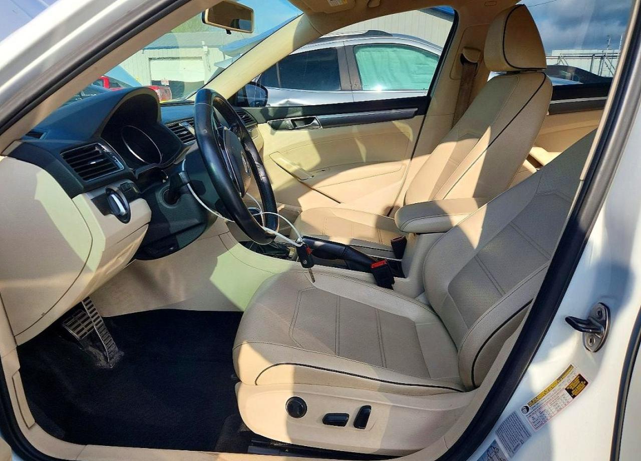 2017 Volkswagen Passat R-Line - Фото 7