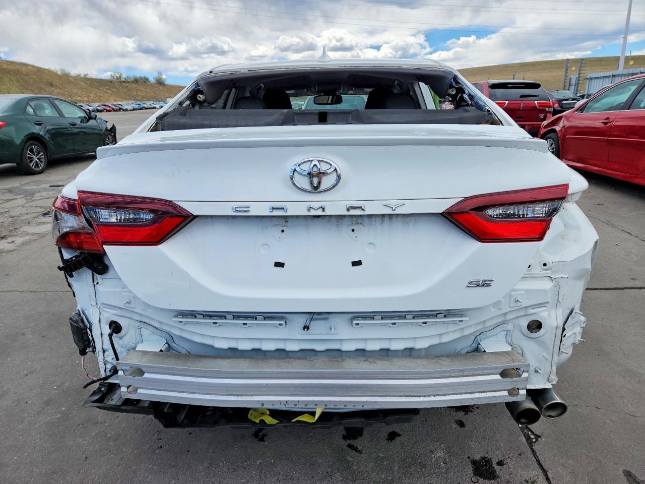 2022 Toyota Camry Se - Image 6