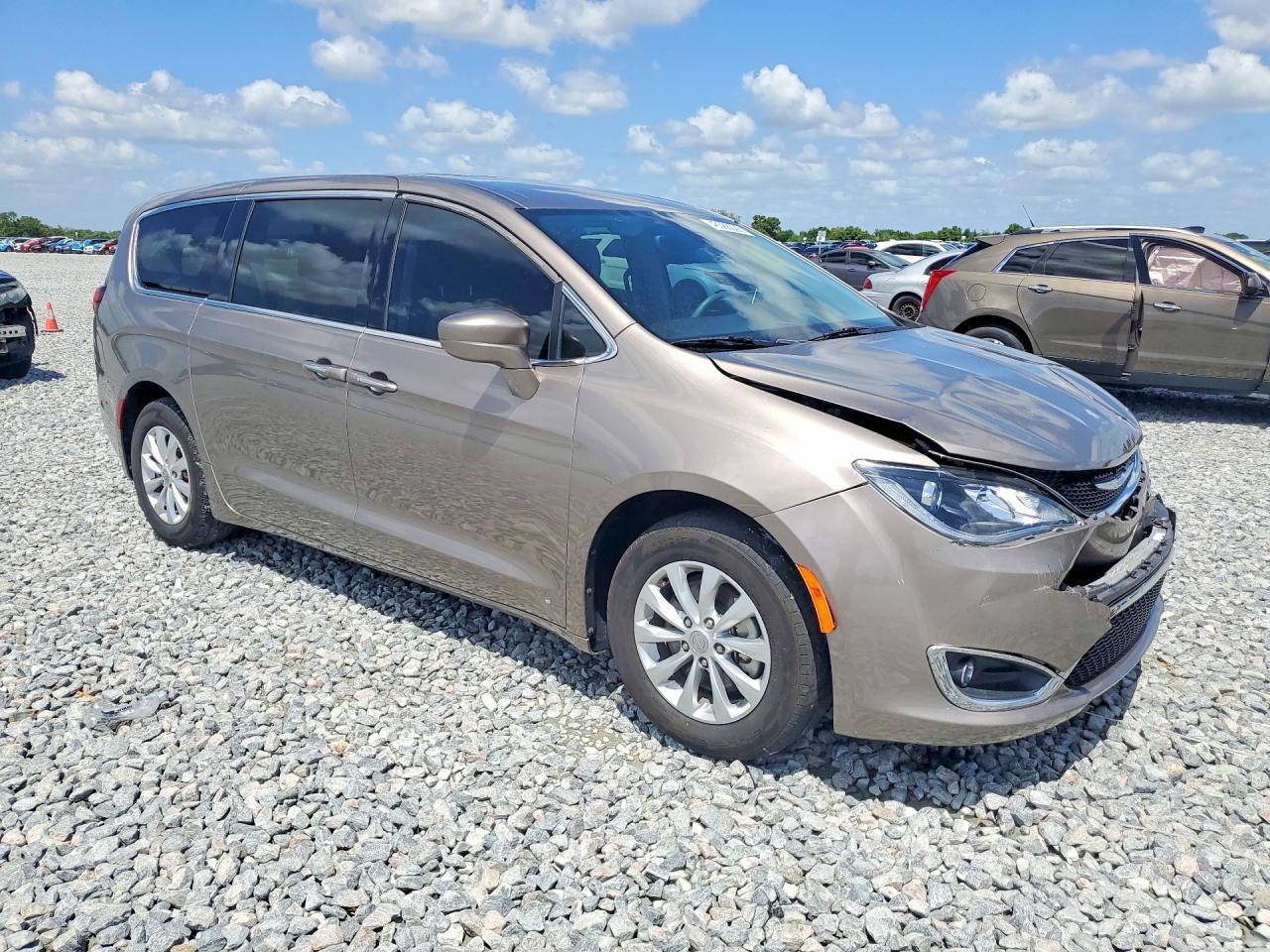2018 Chrysler Pacifica Touring Plus - Фото 4