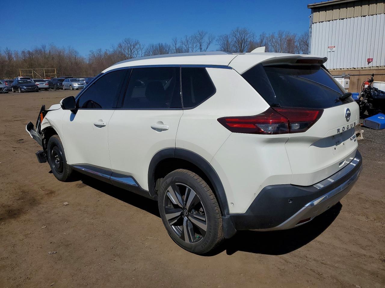 2021 Nissan Rogue Platinum - Фото 2