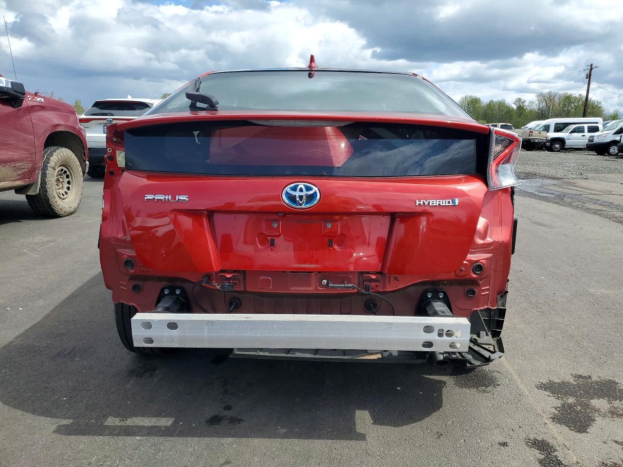 2017 Toyota Prius Three - Фото 6