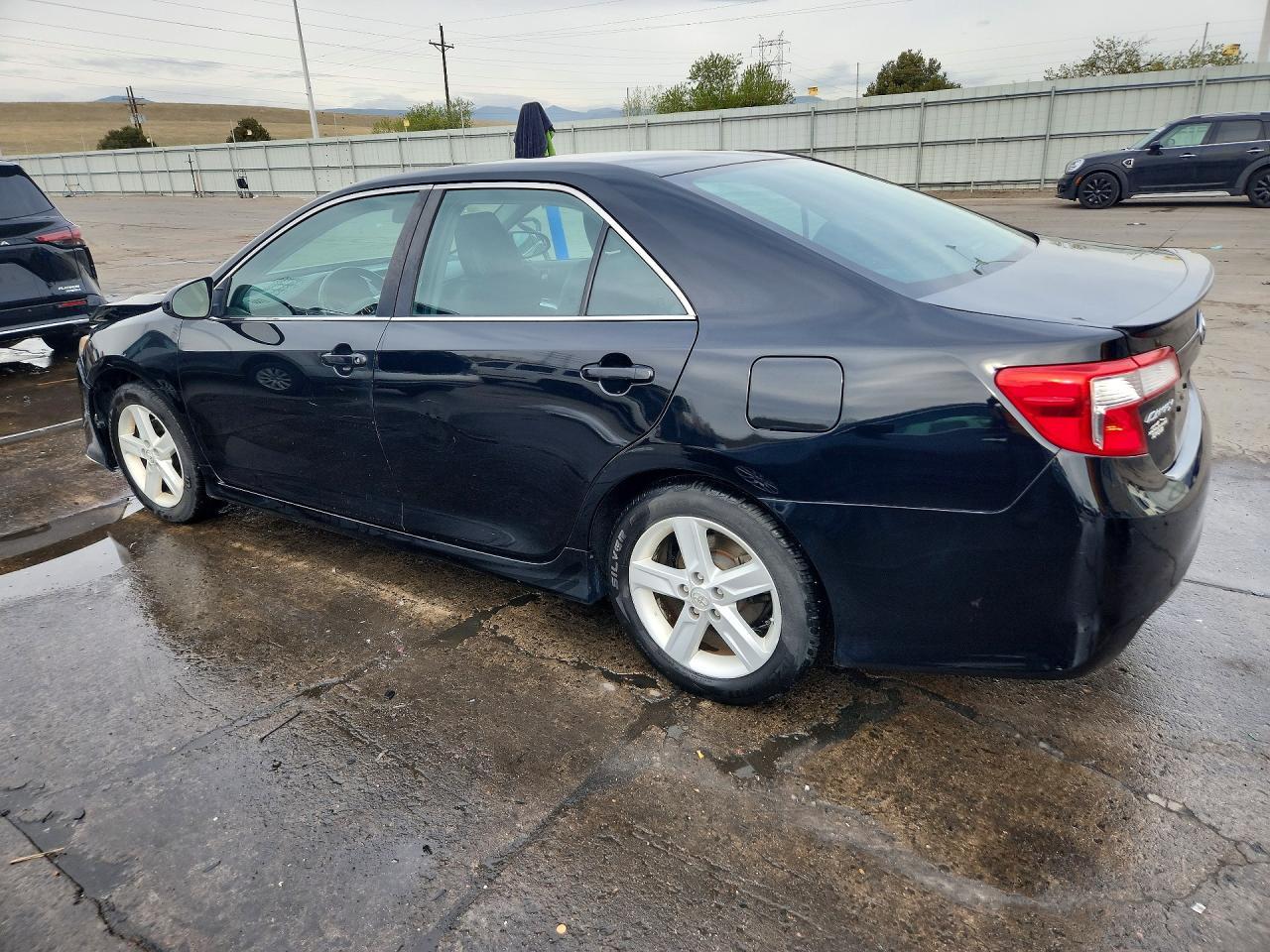 2014 Toyota Camry Se - Image 2