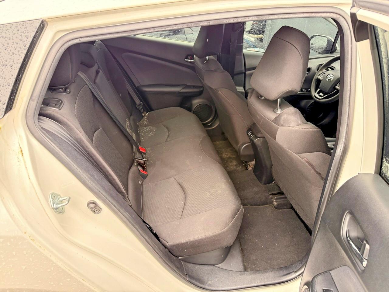 2020 Toyota Prius L Eco - Фото 6